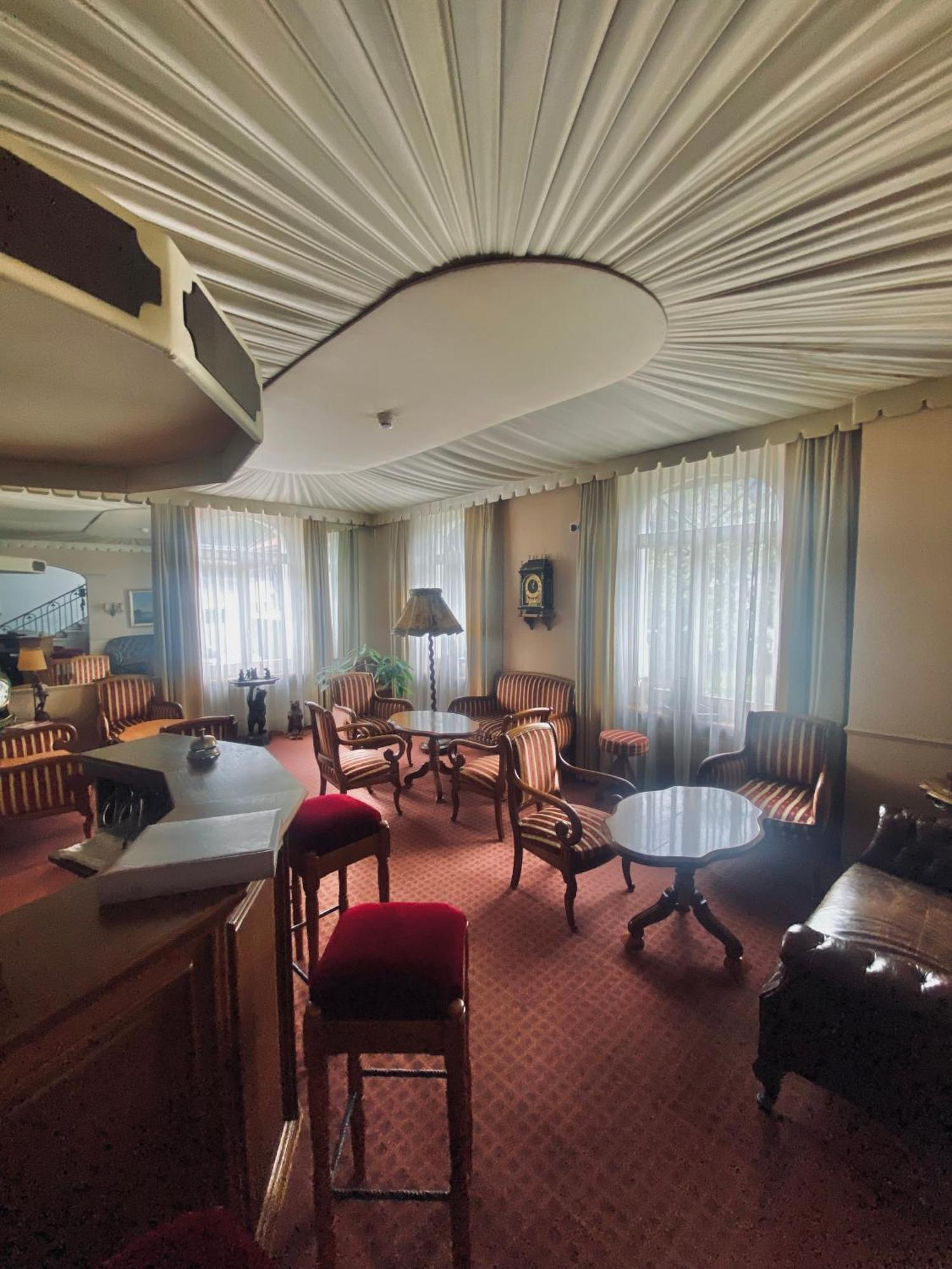 De La Paix Hotel